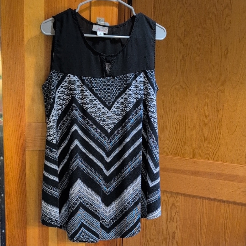 Black and White Chevron Women's Top
